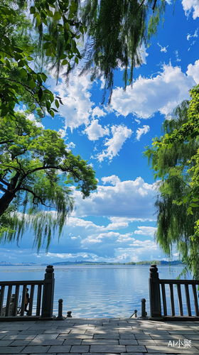 湖畔行走，柳树随风，冶愈系美景