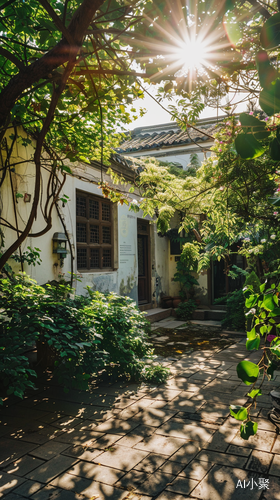 青砖绿瓦的农家四合院，绿色植物环绕下的古老建筑旁