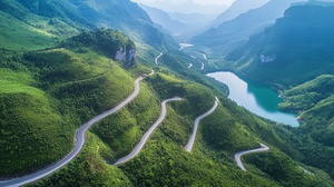 一条蜿蜒的盘山公路，景色宜人，山下是森林，湖水