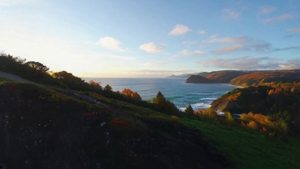 观沧海nn东临碣石，以观沧海。n水何澹澹，山岛竦峙。n树木丛生，百草丰茂。n秋风萧瑟，洪波涌起。n日月之行，若出其中；n星汉灿烂，若出其里。n幸甚至哉，歌以咏志。