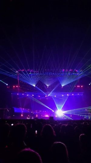 大型激光效果与电影灯光完美结合