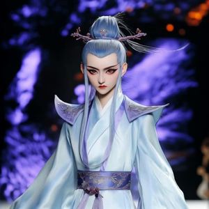 女性敖丙走秀镜头前的正面展示