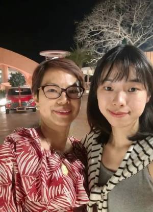 镜头推进中的开心唱歌瞬间