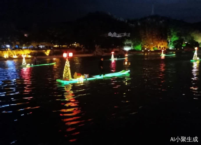 夜晚河流上的船