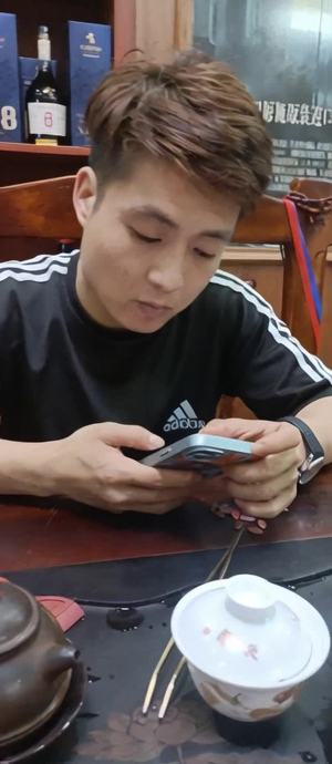 老板在唱歌