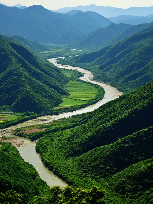 The flowing water of the Gan River under Yugu Terrace contains the tears of many suffering people. I looked up at Chang'an in the northwest, but unfortunately I could only see countless green mountains.But how can the green hills block the river? The vast river finally flows eastward. One day and evening by the river, I was filled with melancholy when I heard the mournful cry of partridges coming from the mountains.CommentBodhisattvaman: the name of the word brand.Ostomy: A Zaokou, located sixty miles s